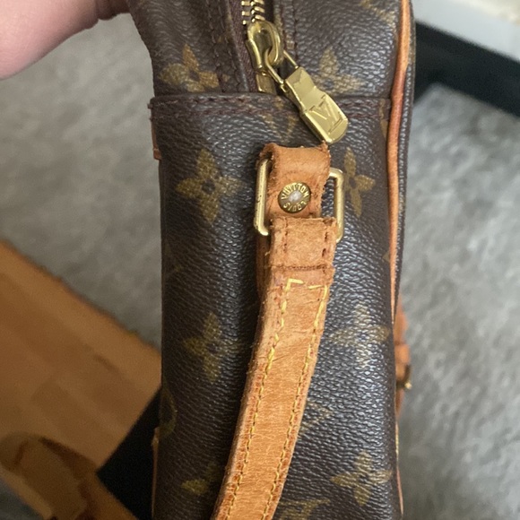 Loui Vuitton crossbody purse - Picture 11 of 11